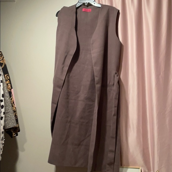 Boohoo (5 items for $50)  Suede made in Italy Belted Vest - Picture 2 of 5